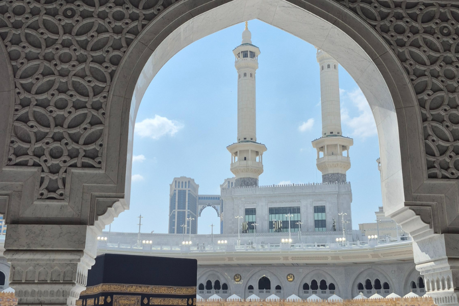 What Are the Must-Know Travel Tips for Easter Umrah?
