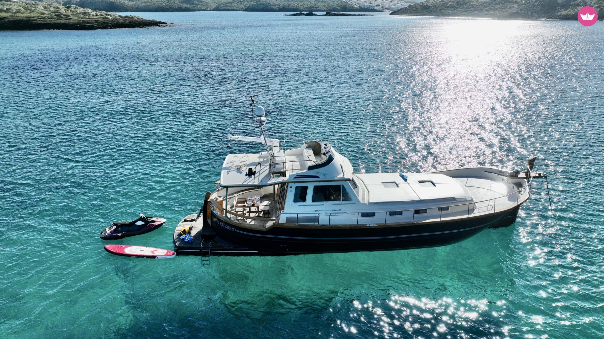 Exclusive Luxury Yacht Hire Experience Hot Jet Fly