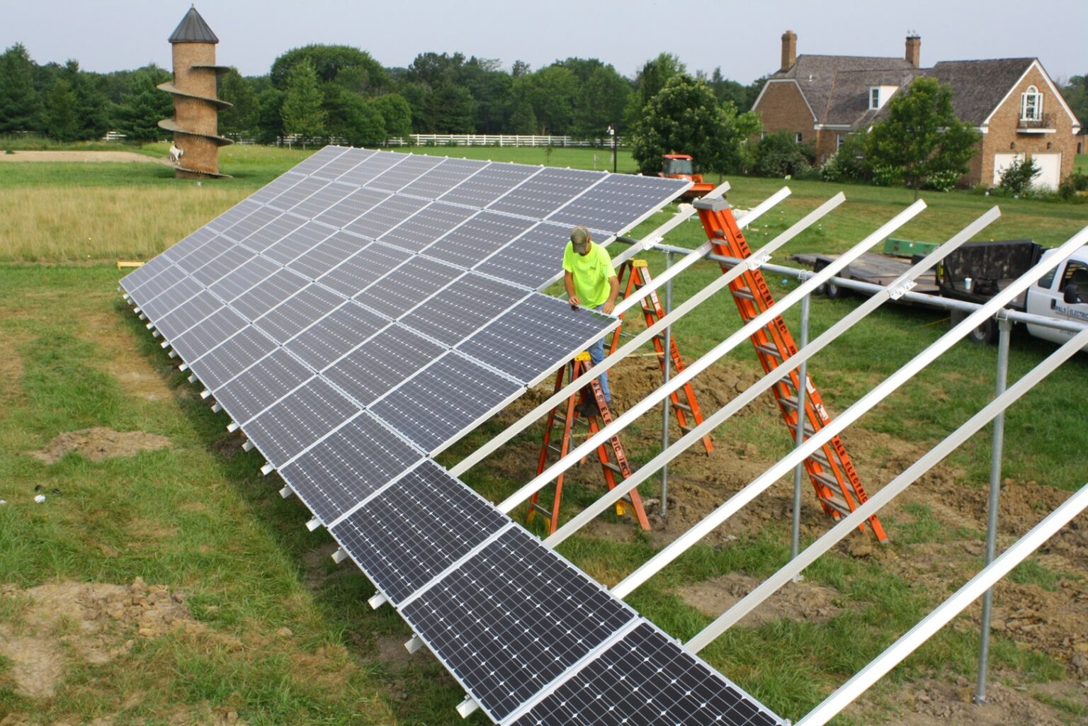 Solar Panel Cleaning Service: Maximize Efficiency & Protect Panels