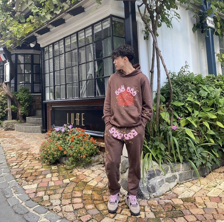 How Sp5derr Pants Fit Modern Streetwear Culture